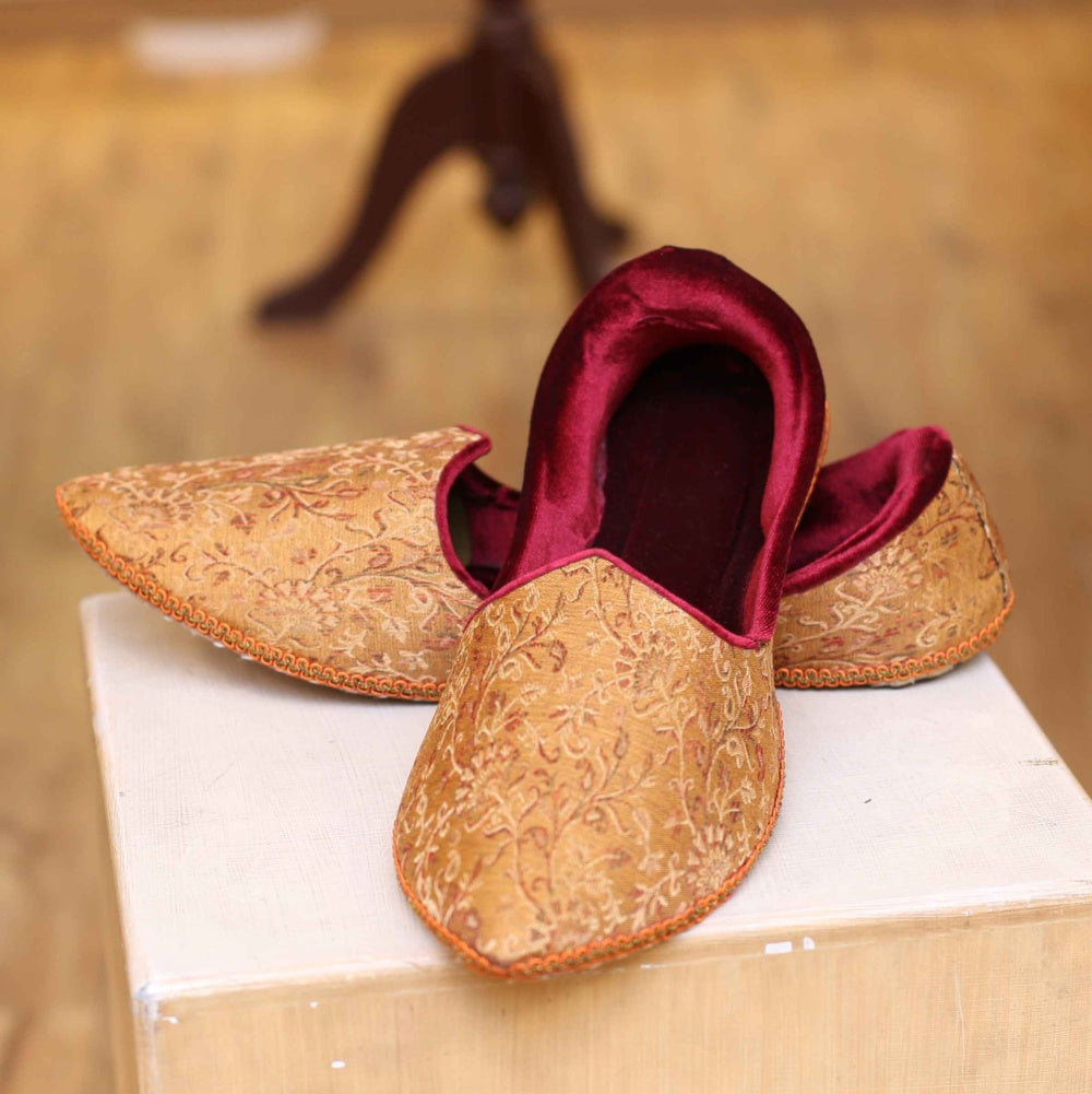 Scarpe a contrasto oro antico e bordeaux per gilet 