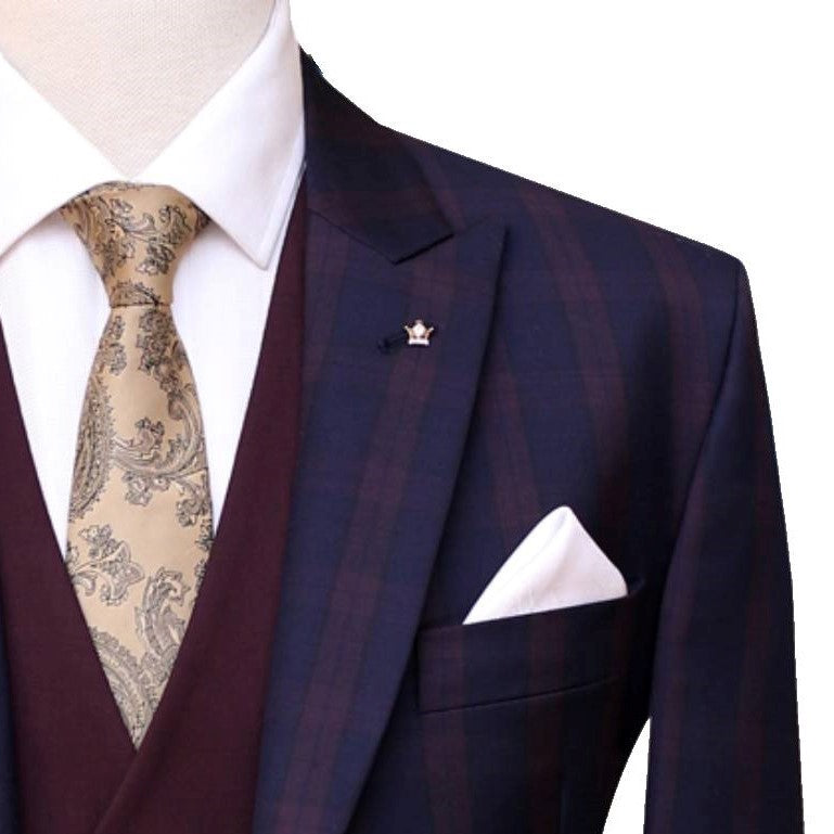 Tropical four season luxury three piece suit wit jamawar tie and lapel pin
