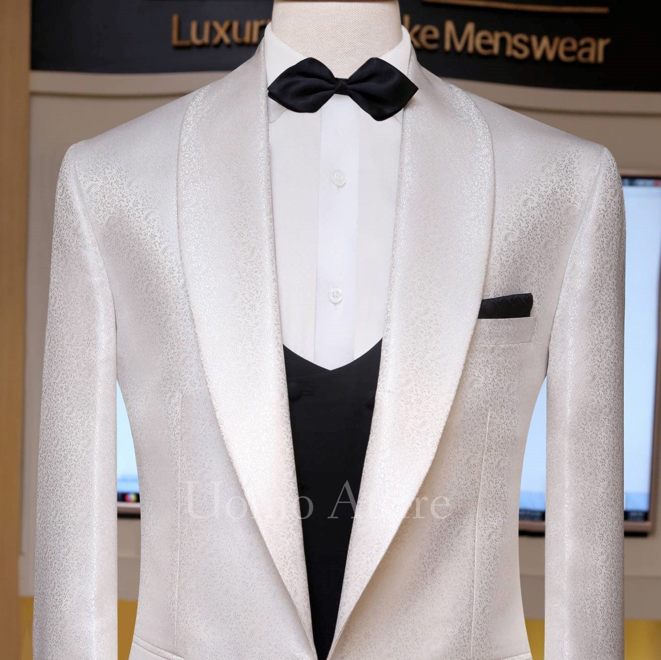 
                  
                    White tuxedo 3 piece suit for wedding withh double breasted with tuxedo tie and shawl lapel
                  
                